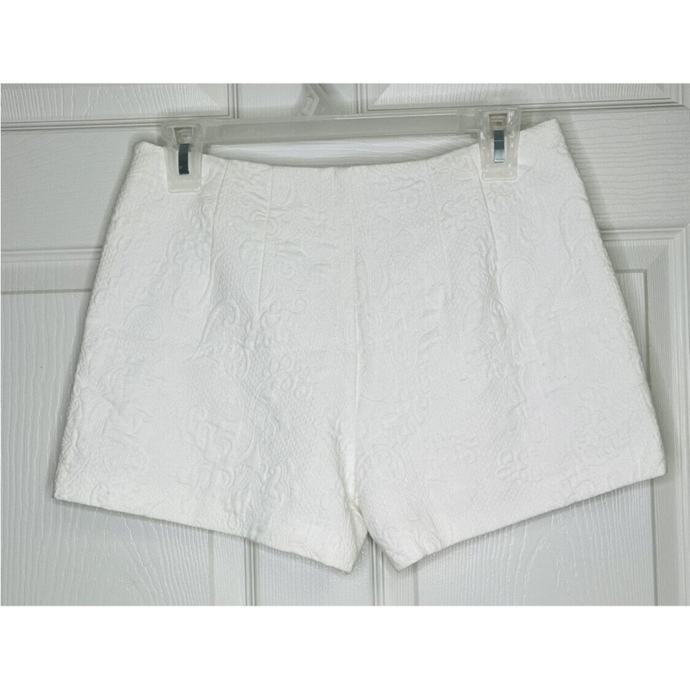 Lilly Pulitzer White Textured Shorts - Picture 2 of 6